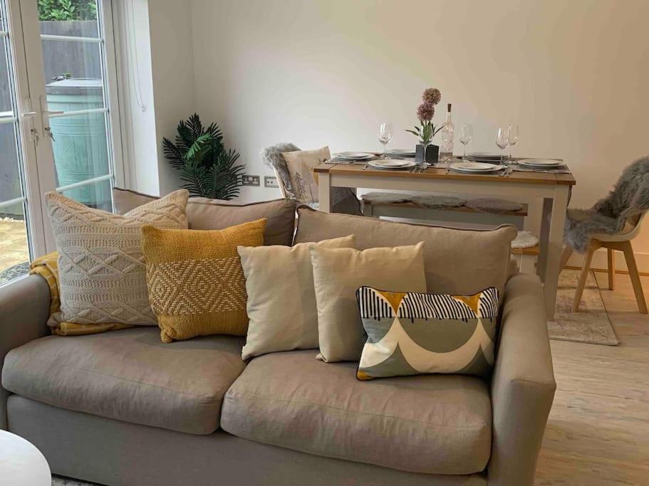 Willa Stylish & Spacious 3 Bed House With 2 Free Car Parking Spaces Appledram Zewnętrze zdjęcie