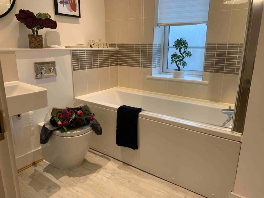 Willa Stylish & Spacious 3 Bed House With 2 Free Car Parking Spaces Appledram Zewnętrze zdjęcie